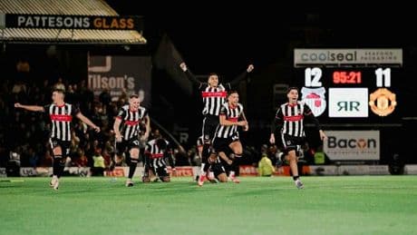 Grimsby Town, la favola della squadra di quarta serie inglese che ha eliminato il Manchester United dalla Carabao cup