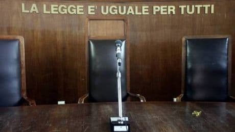 Giudici insaziabili: "Sforiamo il tetto dei 240mila euro"