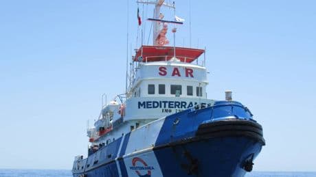 Lezione di Piantedosi a Mediterranea: "Lo Stato gestisce i soccorsi, non le Ong"