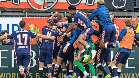 PSV pakt na zinderende Eredivisie-ontknoping 26e landstitel in clubhistorie