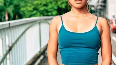 Last van boob sweat met dit warme weer? ’Zo houd je je borsten droog’