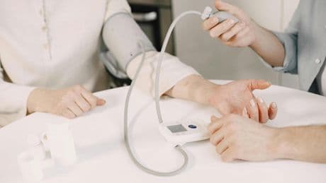 Un ensayo clínico demuestra que controlar la hipertensión a partir de los 40 años reduce el riesgo de sufrir alzhéimer