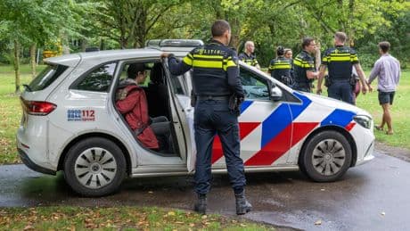 Poep, troep en onveiligheid teisteren hoofdstedelijk Rembrandtpark: ’Niet prettig om hier rond te lopen’