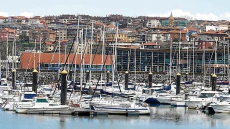 Amarristas denuncian robos en barcos en el puerto deportivo de Getxo