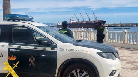 Un hombre completamente drogado y fuera de sí arranca parte de un dedo a un guardia civil en Almería de un bocado