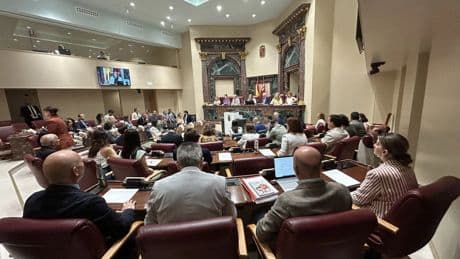 Murcia aprueba los Presupuestos para 2025 con el apoyo del PP y la abstención de Vox