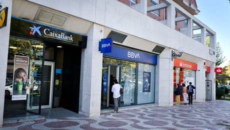Barclays augura rumbos opuestos en los bancos del Ibex: del +29% al -14%
