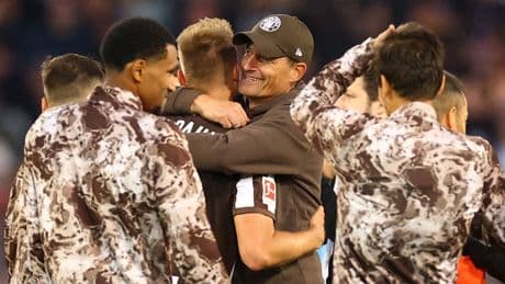St. Pauli feiert 3:3-Wahnsinn - Blessin zieht seinen Hut vor seinem Team