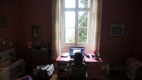 Réseaux sociaux : l’usage excessif chez les jeunes pourrait coûter à la France 2,3 points de PIB d’ici 2060