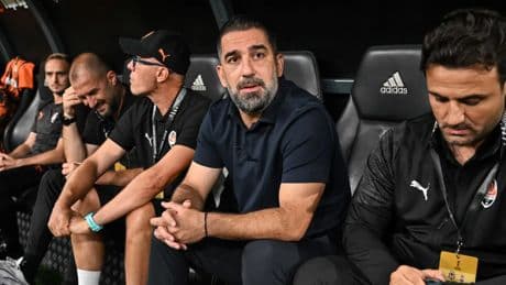 Arda Turan sinirlerine hakim olamadı: Küfürleri yayına yansıdı!
