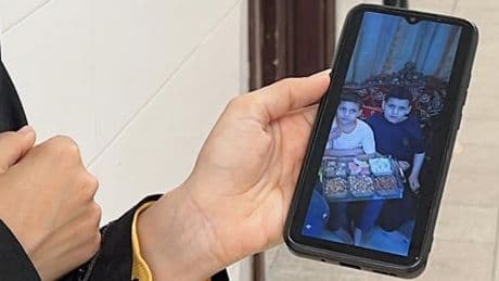 En images : neuf des dix enfants d’un couple de médecins périssent dans un bombardement israélien à Gaza
