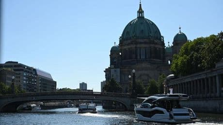Wetter: Unerlaubtes Baden in der Spree - Polizei warnt