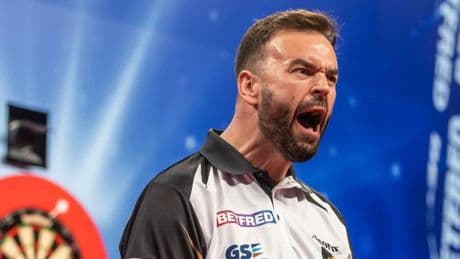 Der unglaubliche Ross Smith – zwei 9-Darter und 24 Legs in Folge