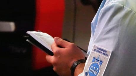 Fast 3000 Bußgelder wegen Bettelns und Musizierens