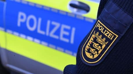 Zeugen gesucht: Frau mit Messer bedroht und entführt - Täter weiter gesucht