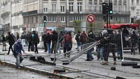 10 septembre: à Nantes, des heurts éclatent pendant la mobilisation "Bloquons tout"