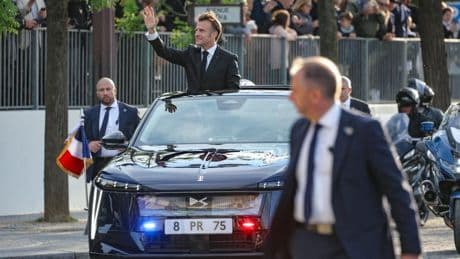 Pourquoi la nouvelle voiture officielle d’Emmanuel Macron fait jaser chez les patriotes