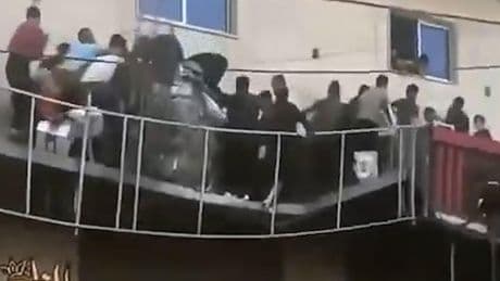 Beelden: balkon in Gaza stort in na voedseldropping
