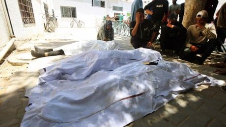 Israel mata a otros 24 gazatíes mientras esperaban el reparto de comida y agua en el sur de Gaza: hay decenas de heridos
