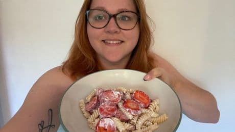 'I tried Wimbleon star Iga Swiatek's pasta and strawberries recipe to see if it works'