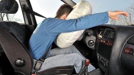¿Es legal que un coche nuevo se venda sin airbags en España?