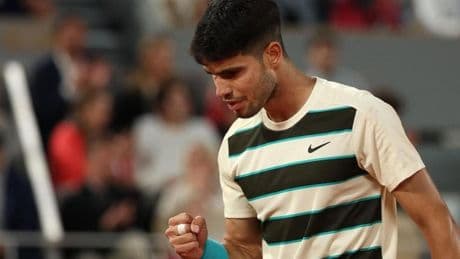 Alcaraz acelera a semifinales de Roland Garros