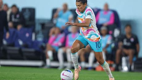 Foot (F) : Le Sommer «mérite beaucoup mieux qu'un simple appel de quelques minutes», déplore Kenza Dali
