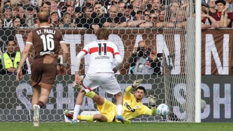 32. Spieltag in der Bundesliga: Zweimal Gelb-Rot, ein verschossener Elfer und ein spätes Tor