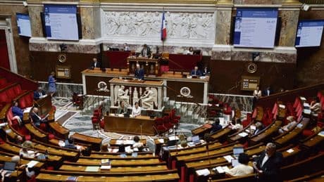 Entre défaite et désertion, les députés macronistes à bout de souffle avant la coupure estivale