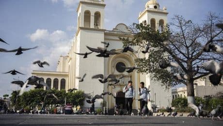 El Salvador: El país donde ser joven  es delito