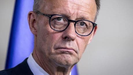 „Das riecht mir zu sehr nach politischer Konkurrentenbeseitigung“, sagt Merz