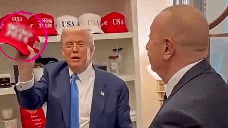 Trump: US-Präsident verteilt Fanartikel an Staatsgast