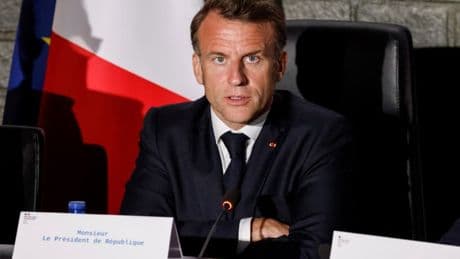 Cyclone à Mayotte: Macron annonce une enveloppe de plus de 3 milliards d'euros sur 6 ans pour le plan de "refondation"