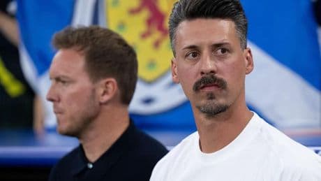 Fußball-Bundesliga: Kracher in Augsburg: Sandro Wagner wird Trainer