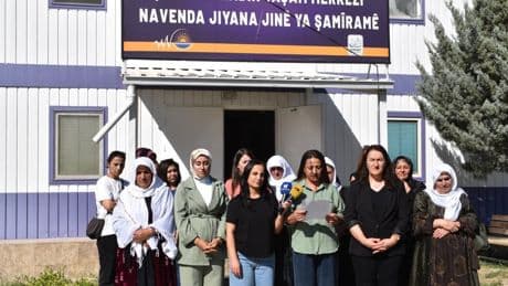 Van’da kayyımın Şamiram Kadın Yaşam Merkezi’nin kapatma kararı protesto edildi