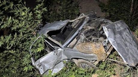Adana’da katliam gibi kaza! Uçuruma yuvarlanan araçtaki 1’i çocuk 5 kişi hayatını kaybetti
