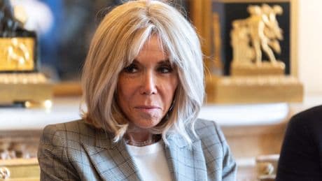 Brigitte Macron « née homme » : le couple présidentiel attaque l’influenceuse d’extrême droite américaine Candace Owens en justice pour diffamation