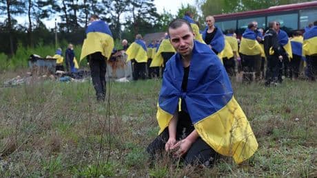 Guerre en Ukraine: Kiev et Moscou ont échangé 307 prisonniers de guerre de chaque camp