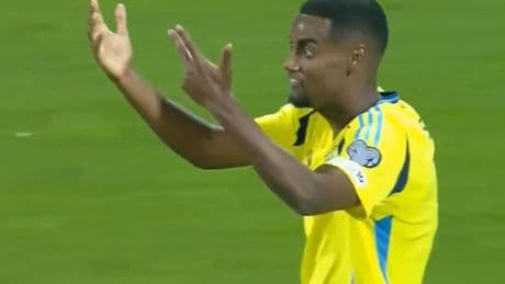 Alexander Isak gesture shows Liverpool supporters what they will get after £125m transfer