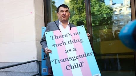 Komiker vs. Transfrau – Der brodelnde Kulturkrieg im Gerichtssaal