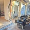 Automobilist (73) wordt onwel en rijdt in gevel van drukkerij in Brakel