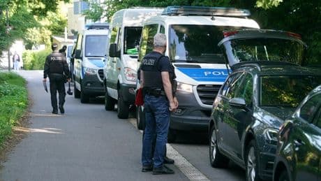 "Kaiserreichsgruppe": Lauterbach-Entführung geplant: Razzia bei Reichsbürgern in Mecklenburg-Vorpommern