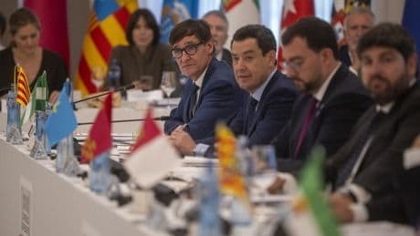 Sánchez descarta adelantar las elecciones tras la exigencia en bloque de los barones del PP