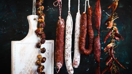 Bajo en grasas y con muchas proteínas: el embutido artesanal español que pocos se atreven a degustar
