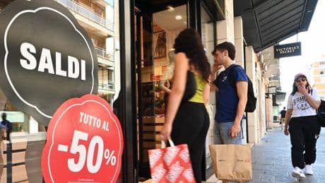 Partenza positiva per i saldi estivi grazie ai turisti stranieri