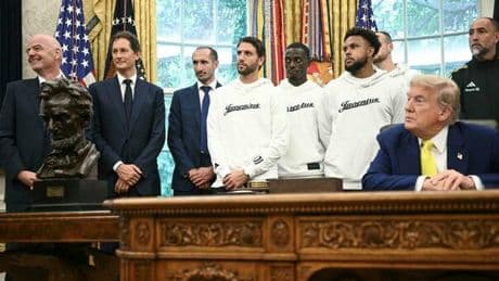 La Juventus in visita alla Casa Bianca, il fuori programma con Donald Trump (che parla della guerra in Iran)