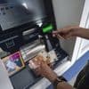 VRAI/FAUX. Les paiements en espèces ont-ils dégringolé chez les commerçants ?