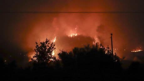 El incendio de A Cañiza (Pontevedra)  evoluciona favorablemente tras calcinar unas 300 hectáreas