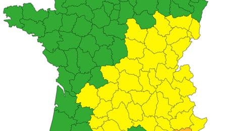 Fin de l’épisode pluvieux orageux dans le sud-ouest de la France, où un train a été évacué ; le Var reste en vigilance orange