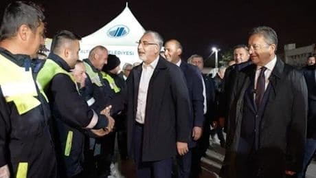 Işıkhan, işçiyi yumruklayan başkanla 1 Mayıs kutlaması yaptı